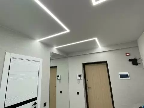 Матовый потолок в прихожей Матовый потолок в прихожей