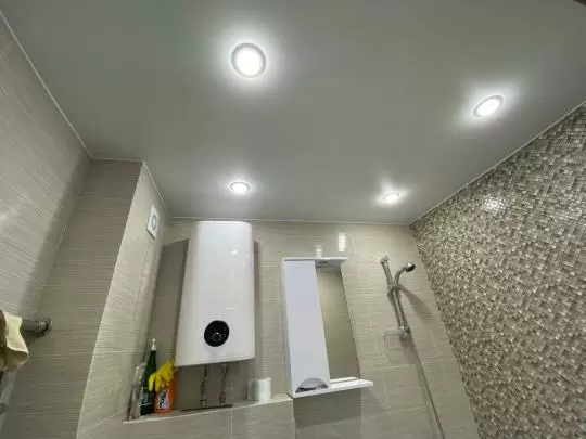 Сатиновый потолок  в санузел Сатиновый потолок  в санузел